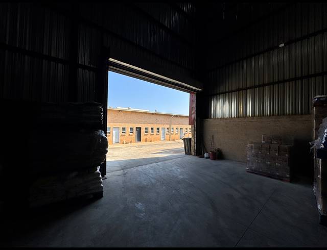 420M² WAREHOUSE TO LET IN INDUSTRIA WEST